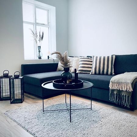 Day Dream Central Akureyri Two Bedroom Apartment Esterno foto